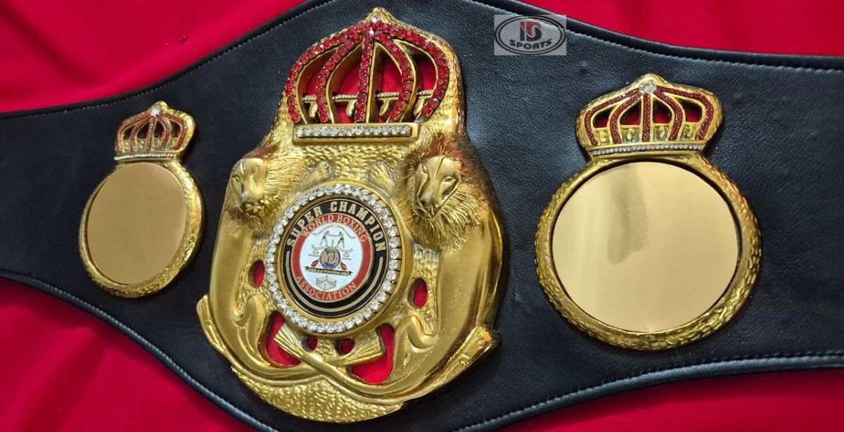 WBA Super Champion Lion belt replica, full-length view