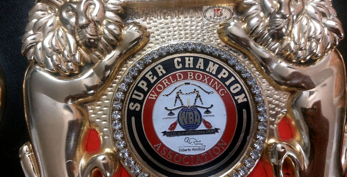 WBA New Super Lion belt replica, full-length view